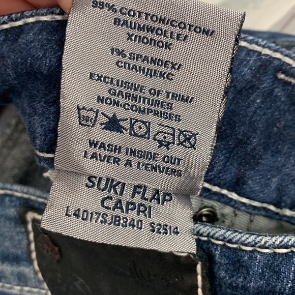 Silver Jeans Suki Flap Capri crop Jeans. 27. Darker wash. Distressed. Sequins - Picture 8 of 15